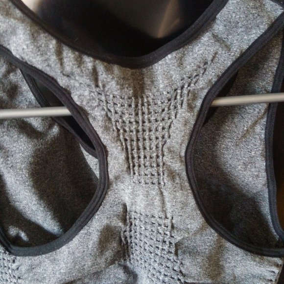 Active Zone Sports Bra - Picture 2 of 2
